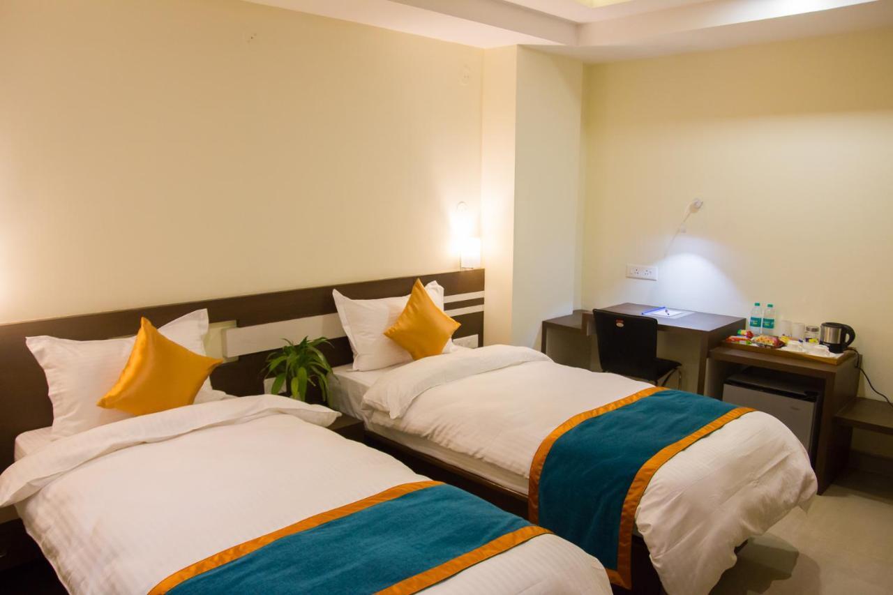 Hotel Park Riviera Guwahati Eksteriør billede