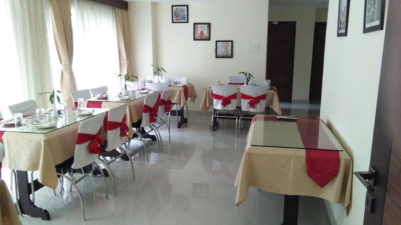 Hotel Park Riviera Guwahati Eksteriør billede