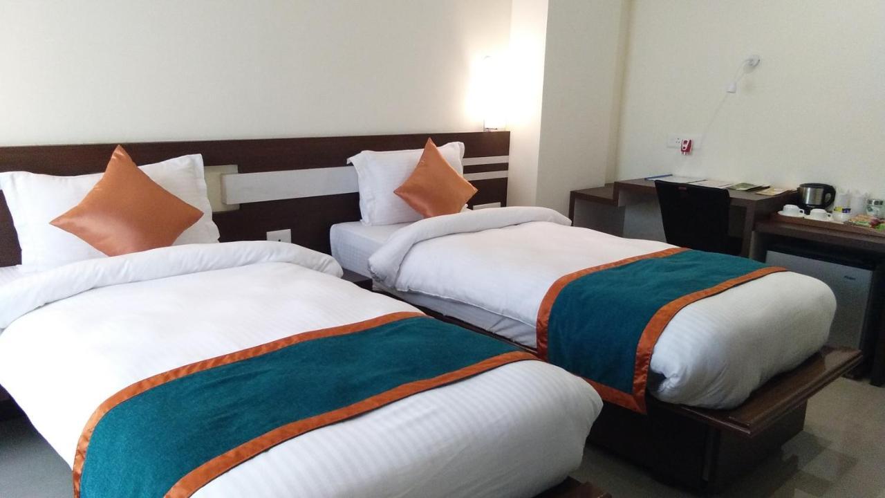 Hotel Park Riviera Guwahati Eksteriør billede