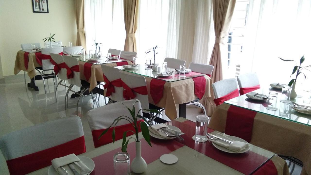 Hotel Park Riviera Guwahati Eksteriør billede