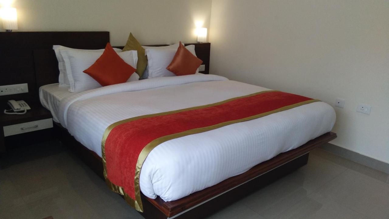 Hotel Park Riviera Guwahati Eksteriør billede