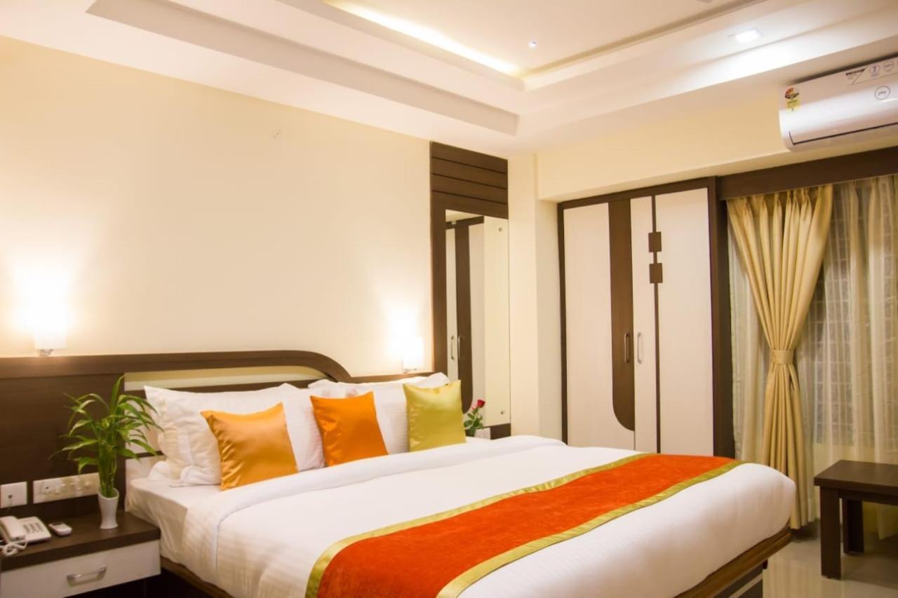 Hotel Park Riviera Guwahati Eksteriør billede
