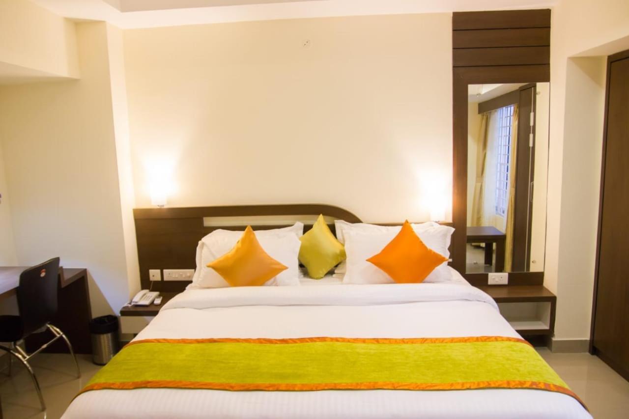 Hotel Park Riviera Guwahati Eksteriør billede